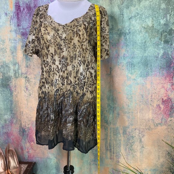 📌 Avenue Sparkling smocked Tunic - Top - Picture 6 of 14